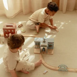 Little Dutch Rollenspel|Houten Auto's^Houten brandweerkazerne – Rood – Essentials